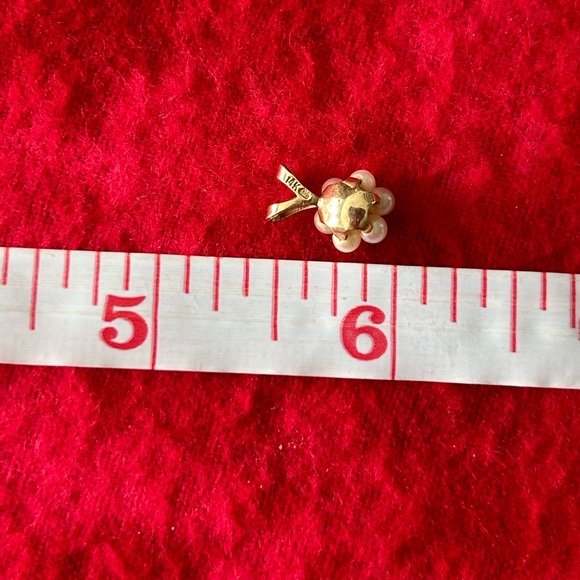 Trade w/ sajra1021 ONLY for $25 + Pink Jacket 🩷   Vintage Gold Pearl Pendant - Picture 3 of 8